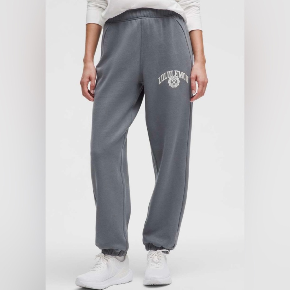 Lululemon NWT Scuba Mid Rise Oversized Fleece Joggers Graphic Solar Grey Size XS